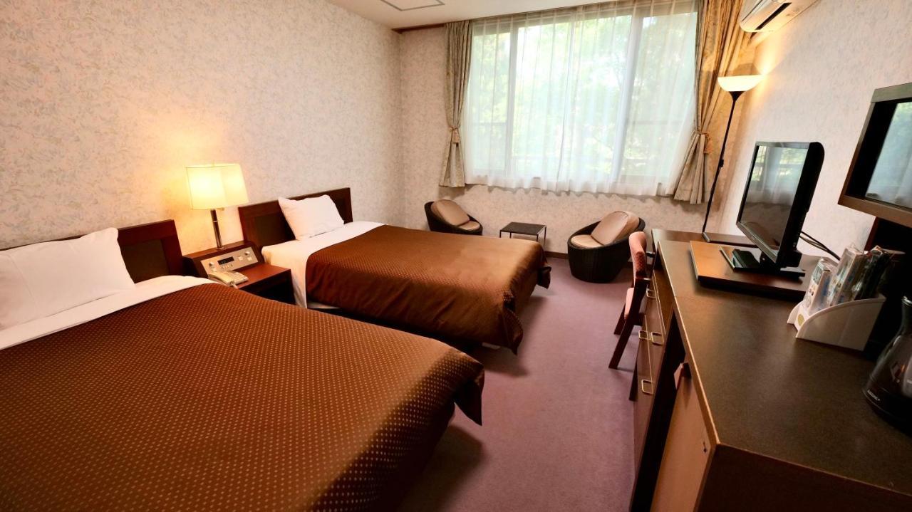האקובה Hotel Oak Forest מראה חיצוני תמונה