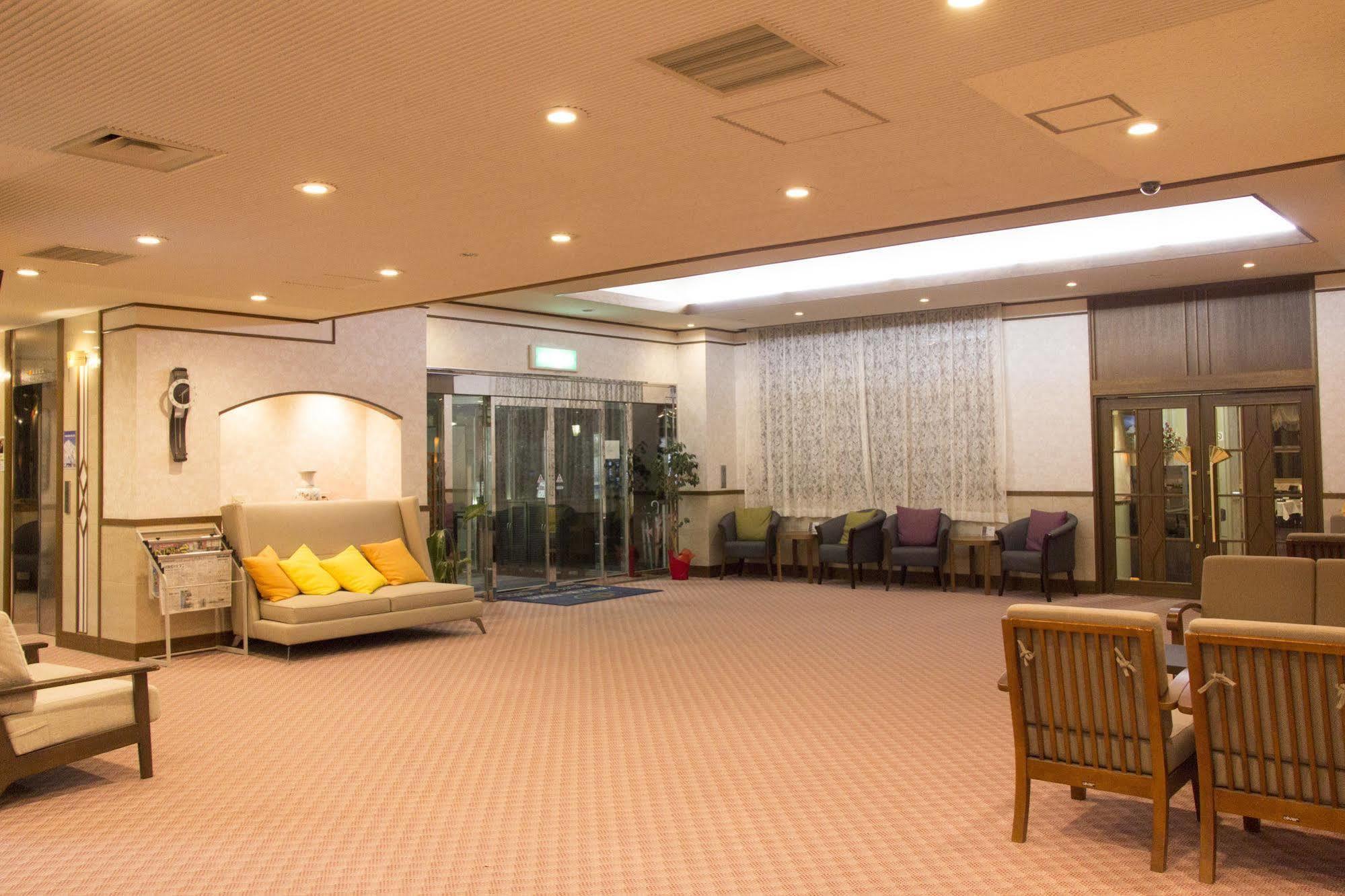 האקובה Hotel Oak Forest מראה חיצוני תמונה