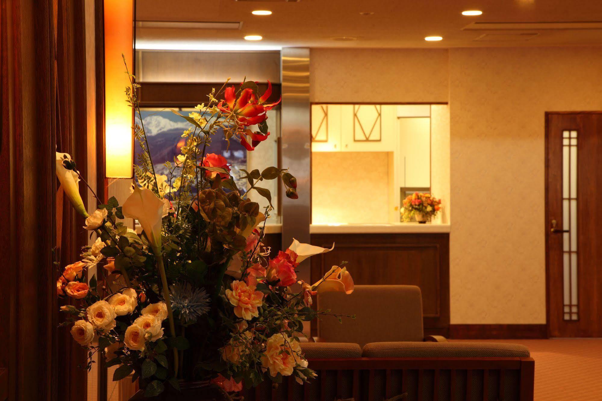 האקובה Hotel Oak Forest מראה חיצוני תמונה