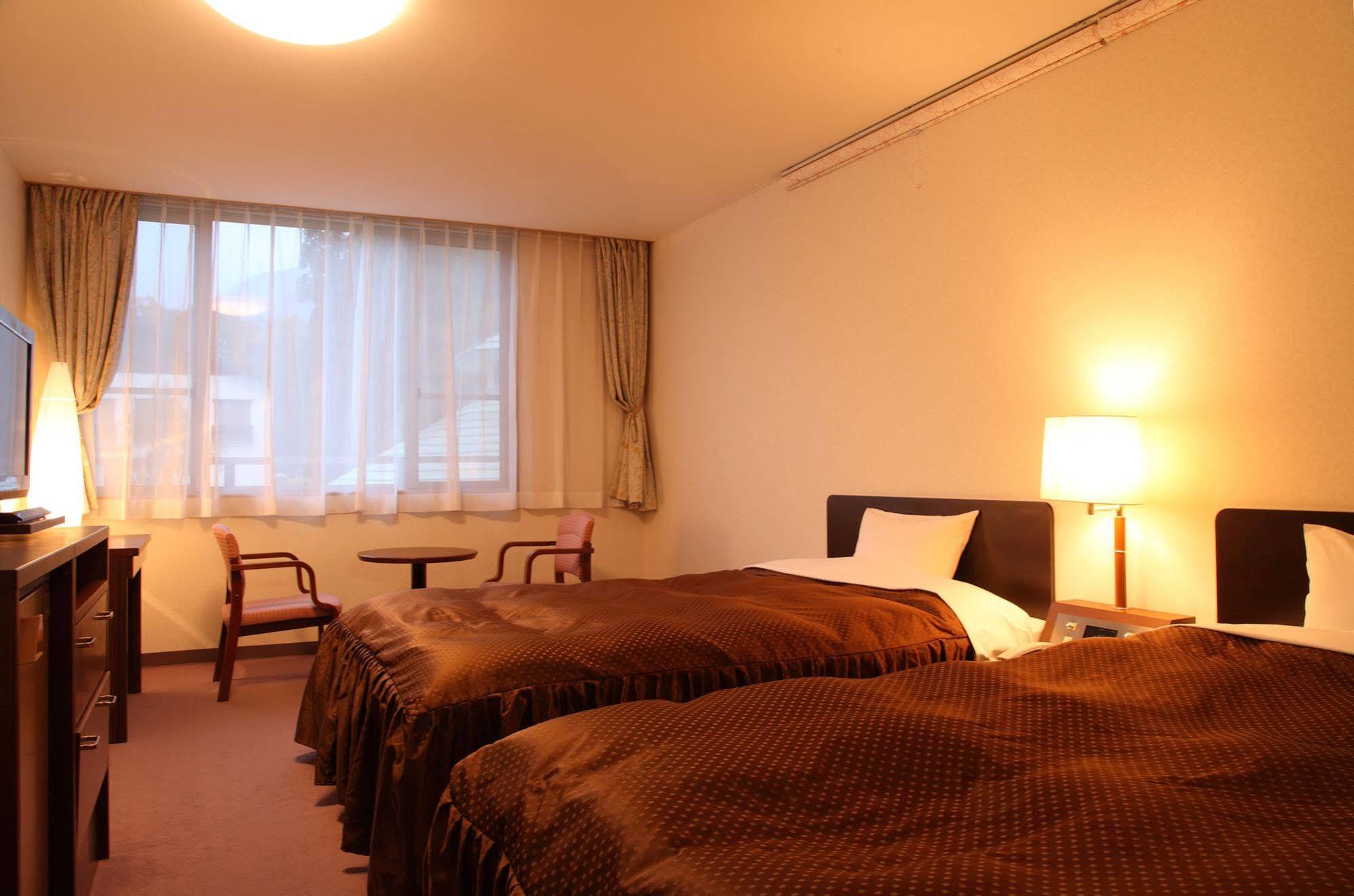 האקובה Hotel Oak Forest מראה חיצוני תמונה