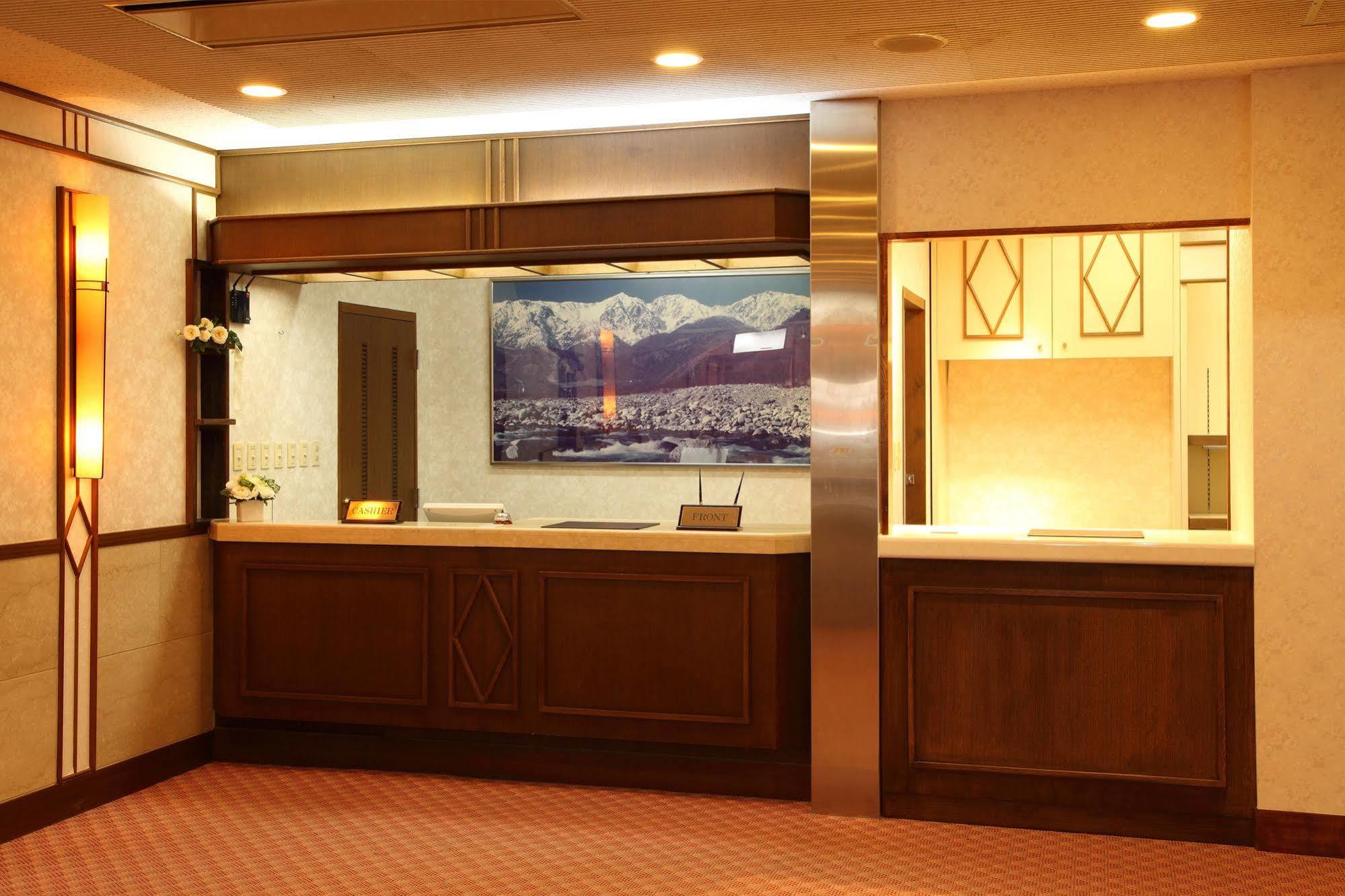האקובה Hotel Oak Forest מראה חיצוני תמונה