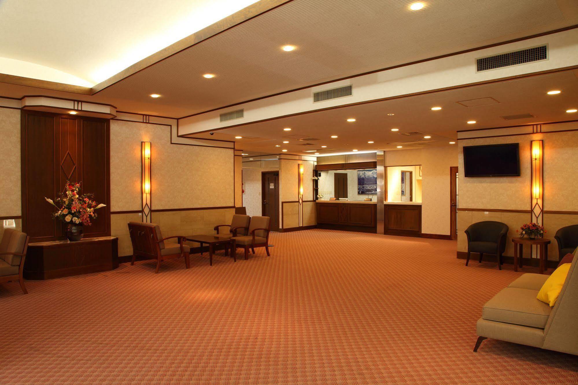האקובה Hotel Oak Forest מראה חיצוני תמונה