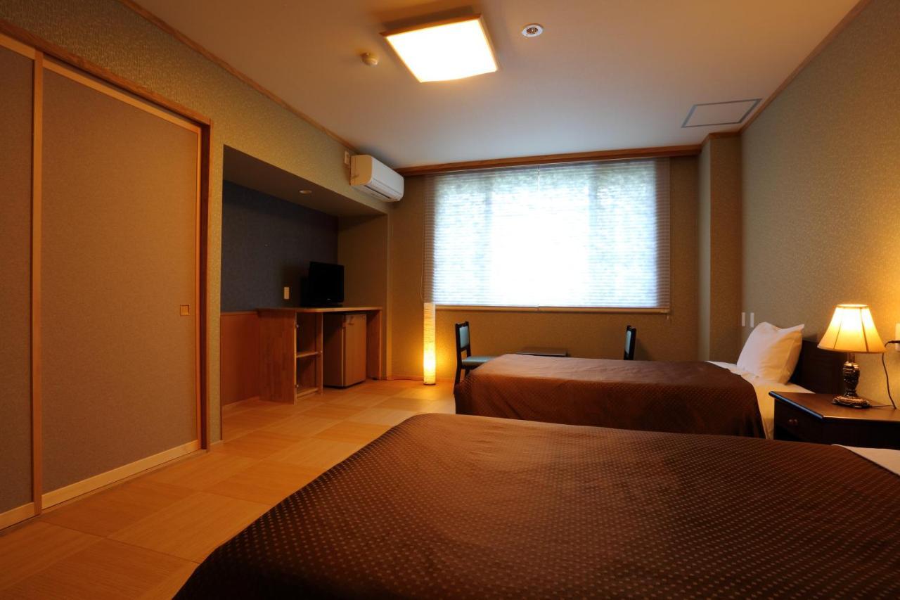 האקובה Hotel Oak Forest מראה חיצוני תמונה