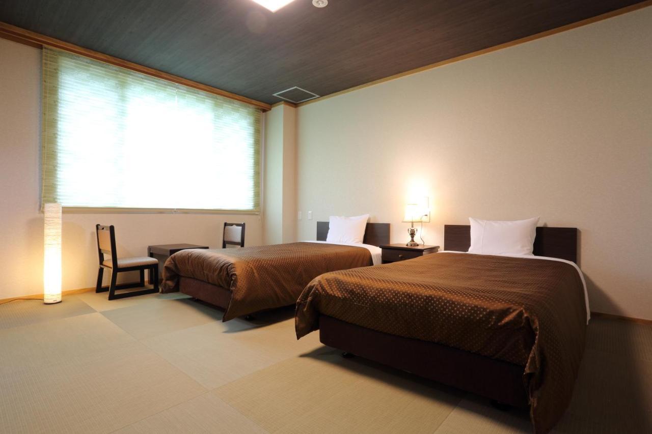 האקובה Hotel Oak Forest מראה חיצוני תמונה