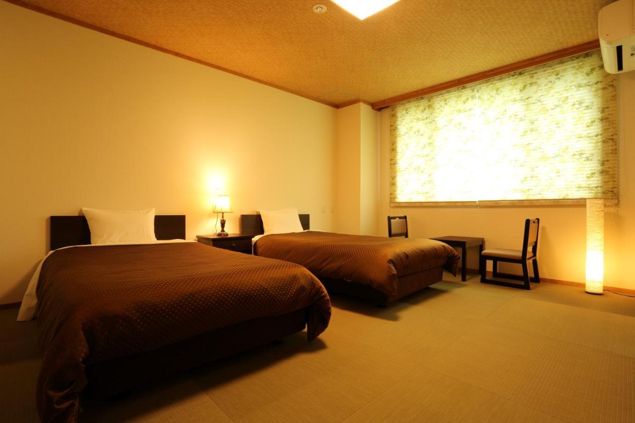 האקובה Hotel Oak Forest מראה חיצוני תמונה