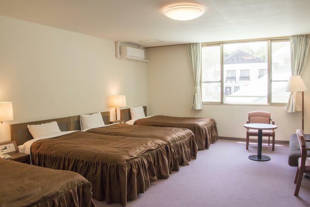 האקובה Hotel Oak Forest מראה חיצוני תמונה